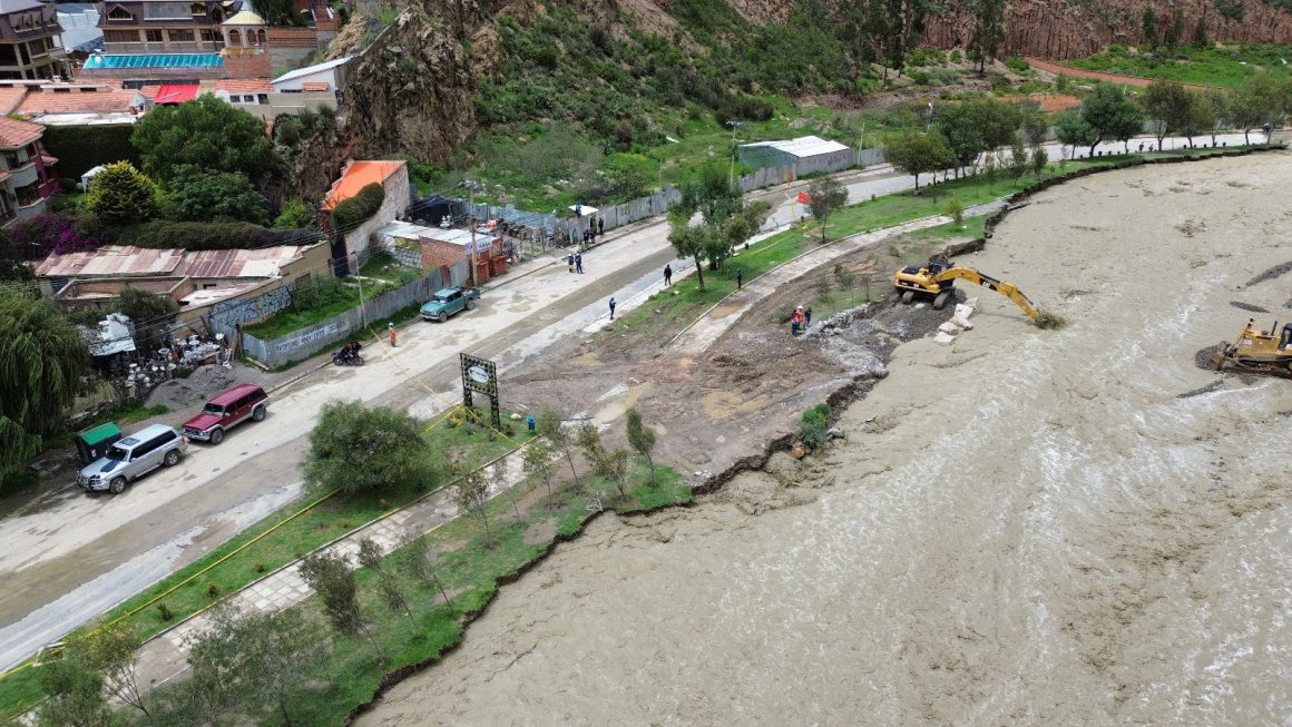 Cochabamba: Desborde del río Azirumarca causa estragos en Monte Canto