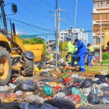 Cochabamba: 13.500 toneladas de basura afectan vías y mercados públicos