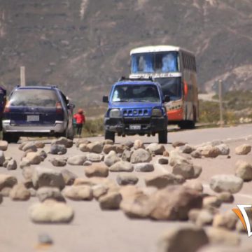 Cuarto día de bloqueos: transportistas varados y crisis económica en aumento