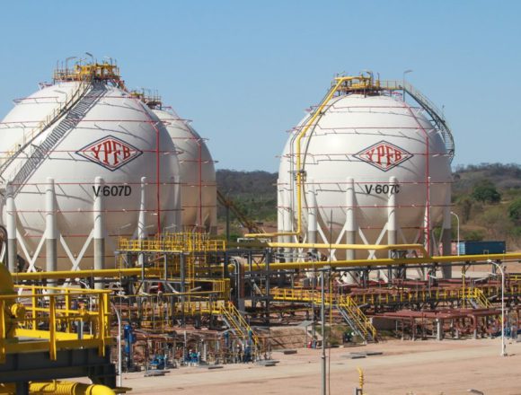 Caída exportaciones de gas provoca descenso del 33,8%